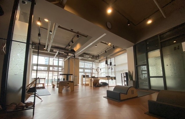 필라테스 센터 확장을 고민하며 손익분기점을 계산하는 1인 운영자